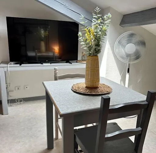 Proche Gare Apartman *